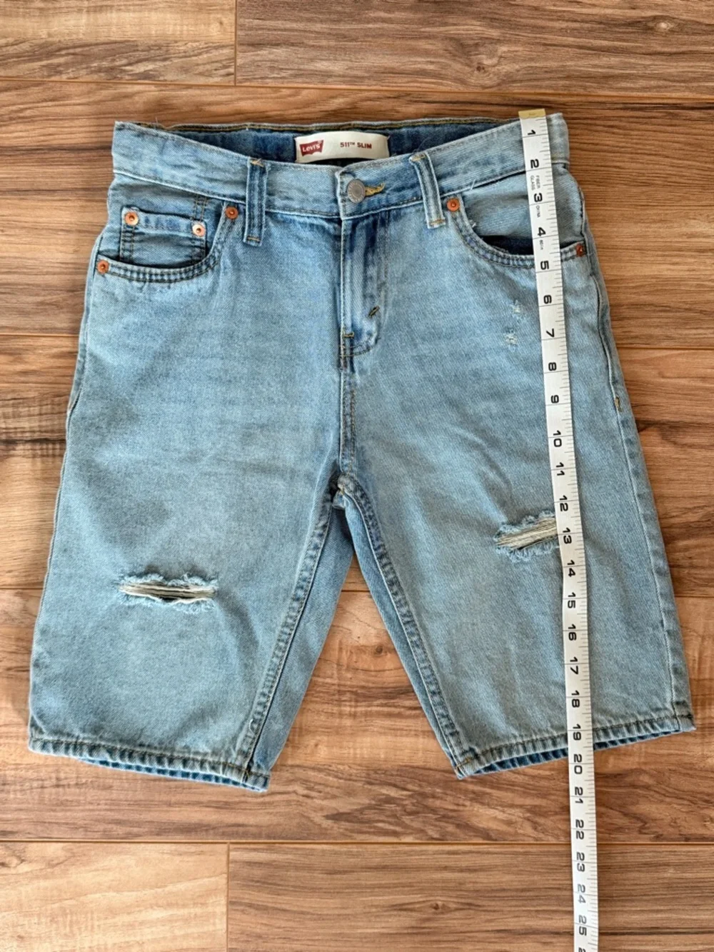 Levi's Light Wash Distressed Denim Boy’s Slim Fit Jean Shorts Jorts Size 14 / 27 - Picture 6 of 6